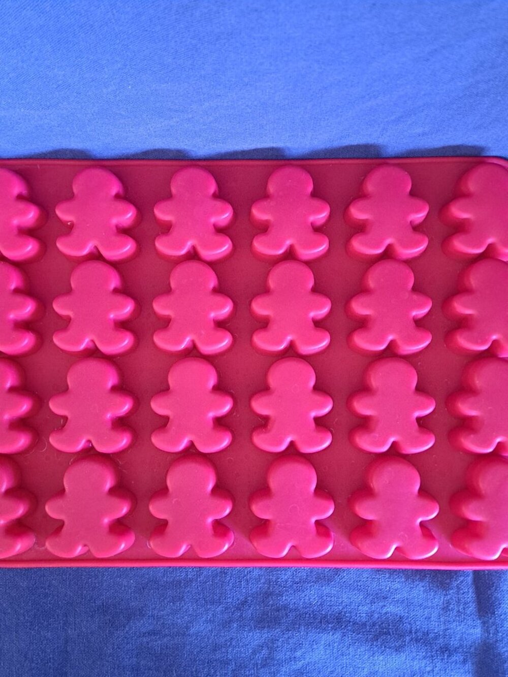 WILTON Silicone GINGERBREAD BOY Candy MOLD 24 Cavity Christmas Chocolate Man